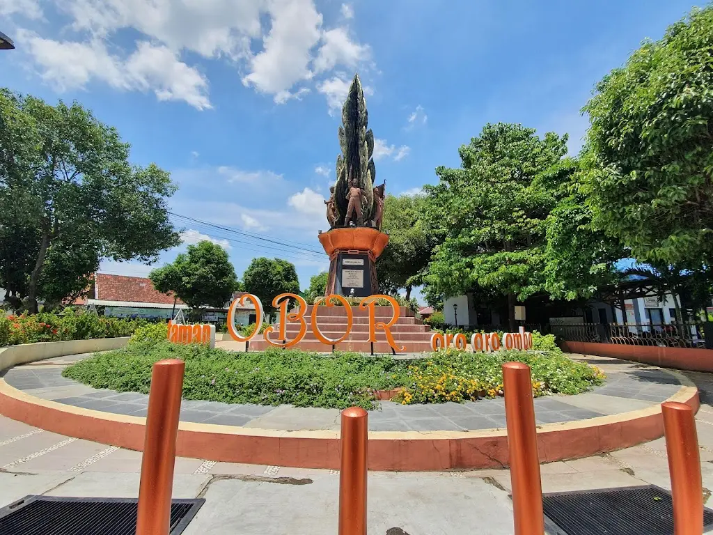 Taman Obor Oro-Oro Ombo Kota Madiun, Jl. S. Parman No.26, Oro-oro Ombo, Kec. Kartoharjo, Kota Madiun, Jawa Timur 63119, Indonesia