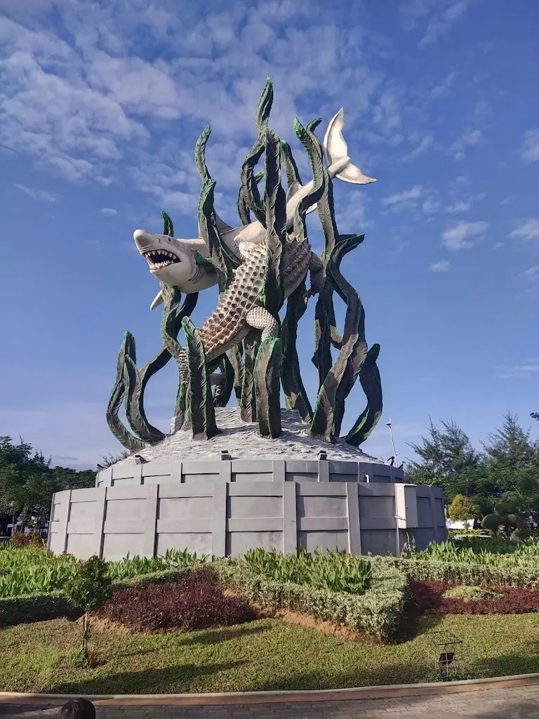 QQFQ+V6H Taman Suroboyo, Jl. Pantai Kenjeran, Kedung Cowek, Kec. Bulak, Surabaya, Jawa Timur 60125, Indonesia