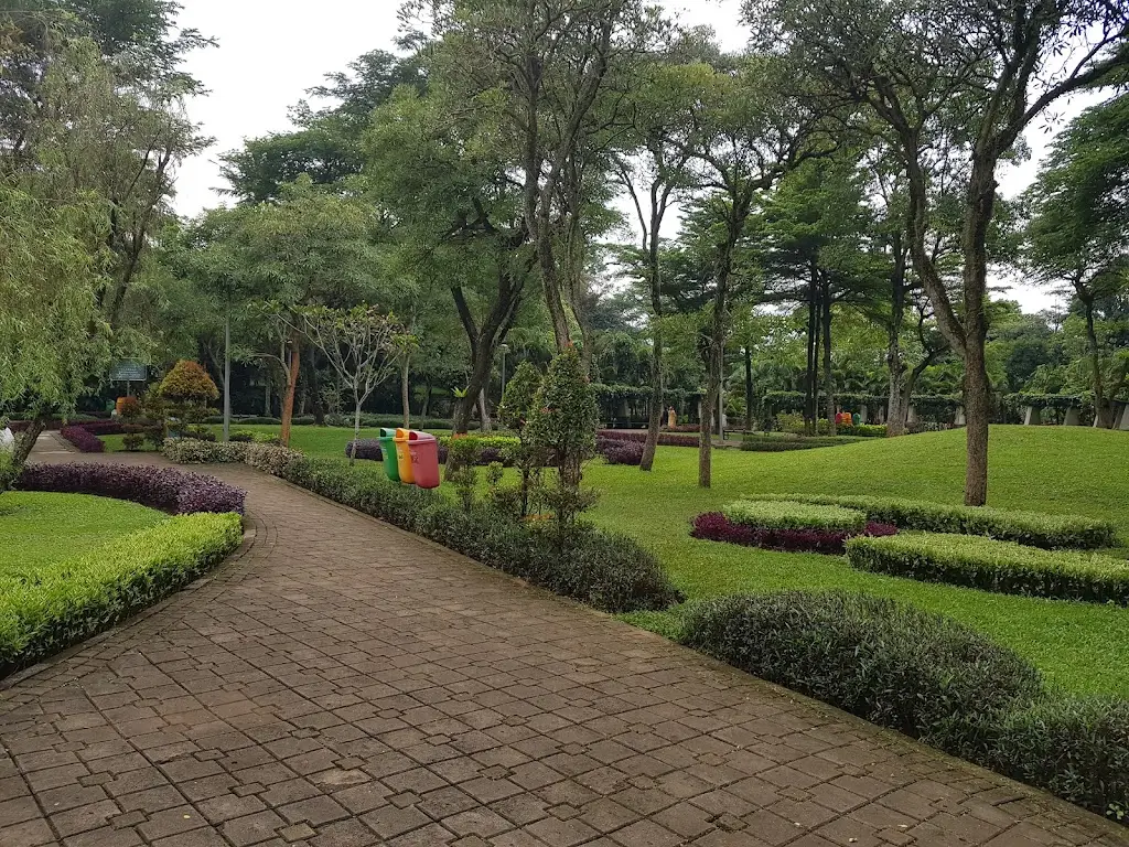 Taman Tabebuya, Jalan Muhammad Kafi No.1, RT.1/RW.2, Ciganjur, Kec. Jagakarsa, Kota Jakarta Selatan, Daerah Khusus Ibukota Jakarta 12630, Indonesia