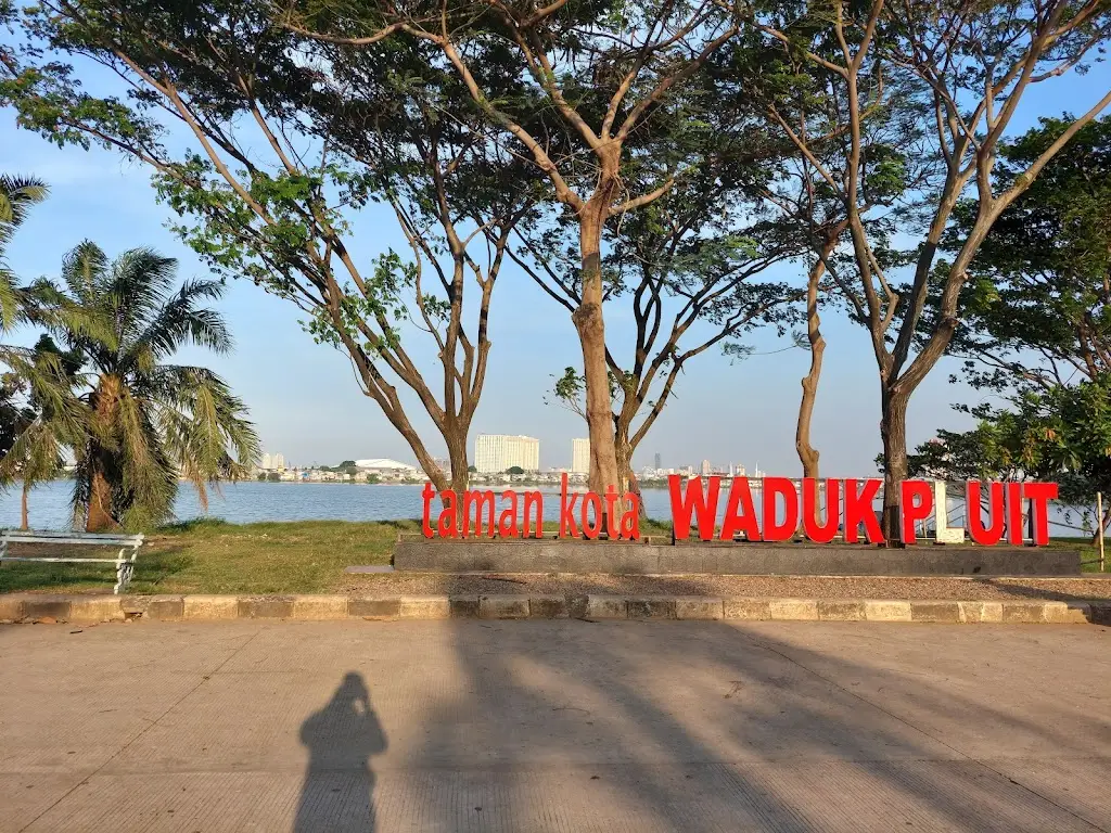 Taman Waduk Pluit, 6, Jl. Pluit Timur Raya No.12, RT.6/RW.5, Pluit, Kec. Penjaringan, Jkt Utara, Daerah Khusus Ibukota Jakarta 14450, Indonesia