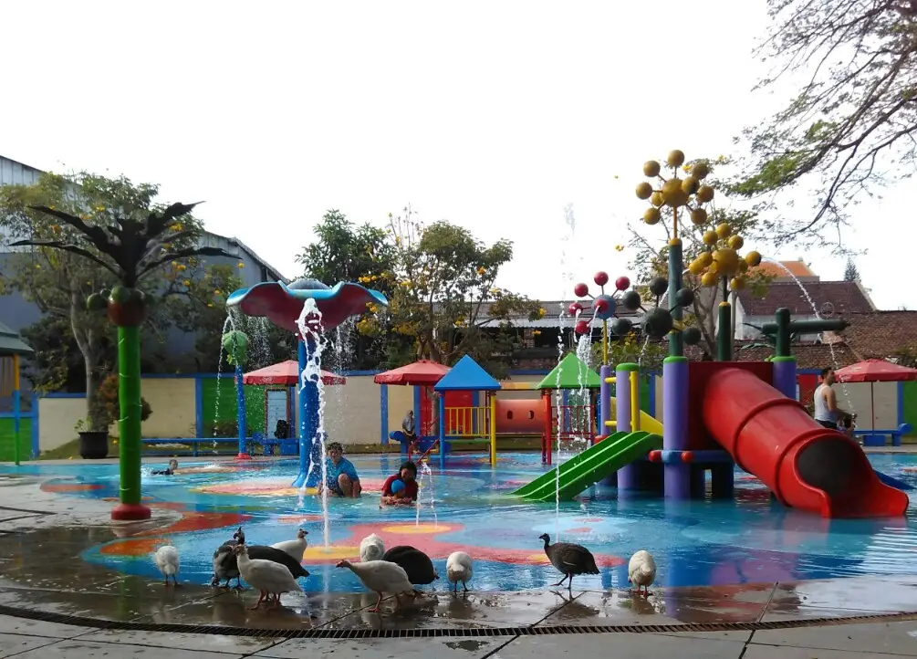 Taman Wisata Tirtoyoso Park, Jalan Jenderal Ahmad Yani No.123, Banjaran, Kec. Kota, Kabupaten Kediri, Jawa Timur 64129, Indonesia