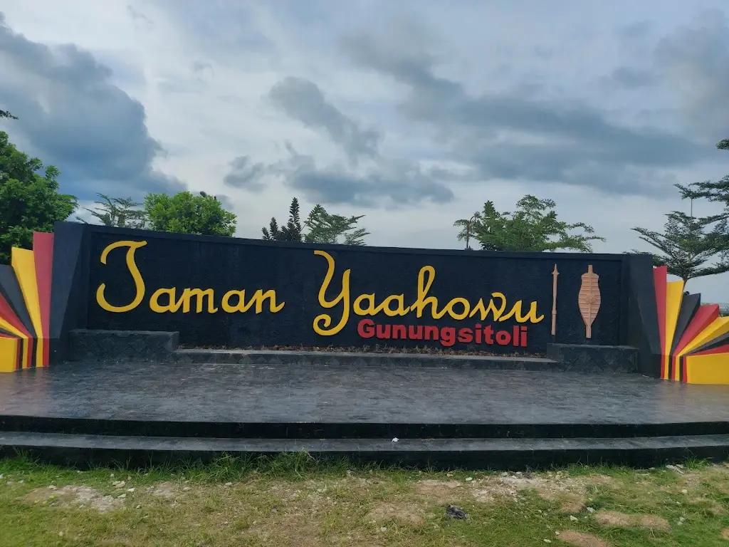 7JR9+4FH Taman Yaahowu, Unnamed Road, Saombo, Kec. Gunungsitoli, Kota Gunungsitoli, Sumatera Utara 22814, Indonesia