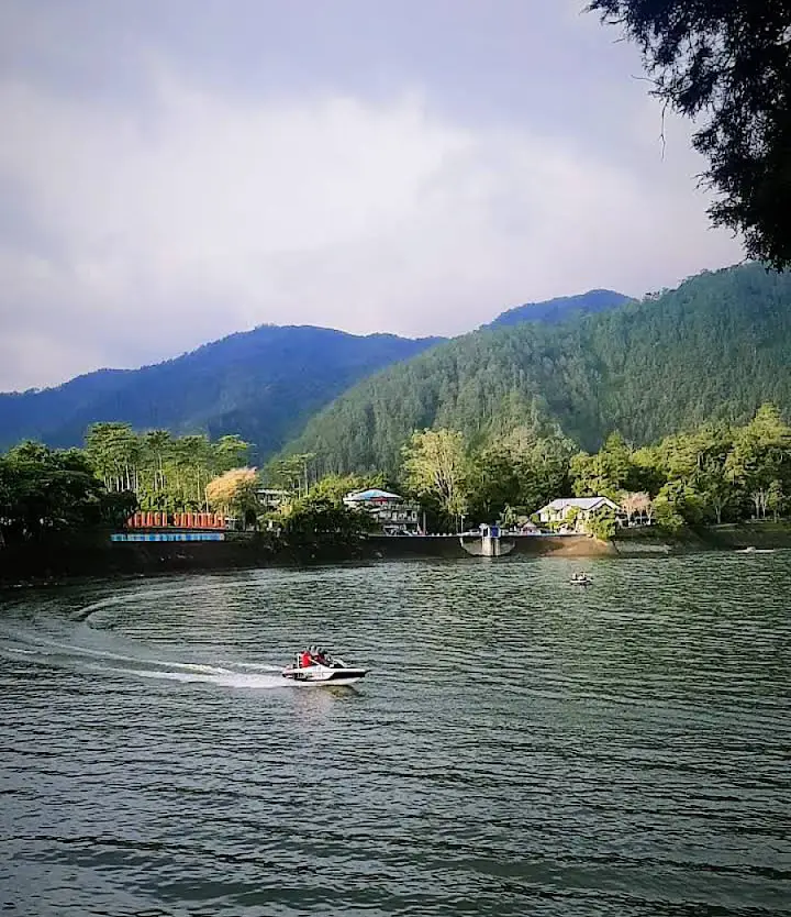 Telaga Pasir Sarangan, Jl. Raya Telaga, Ngluweng, Sarangan, Kec. Plaosan, Kabupaten Magetan, Jawa Timur 63361, Indonesia