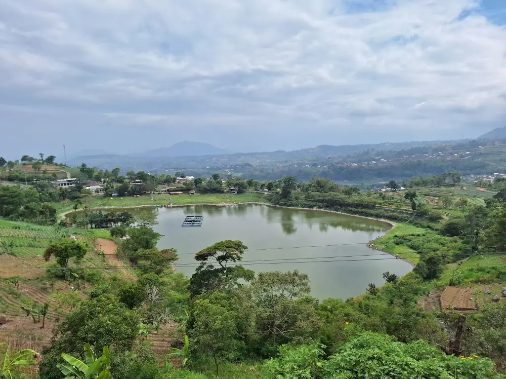 Telaga Wahyu, Jl. Raya Sarangan No.47, Plaosan III, Sarangan, Kec. Plaosan, Kabupaten Magetan, Jawa Timur 63361, Indonesia