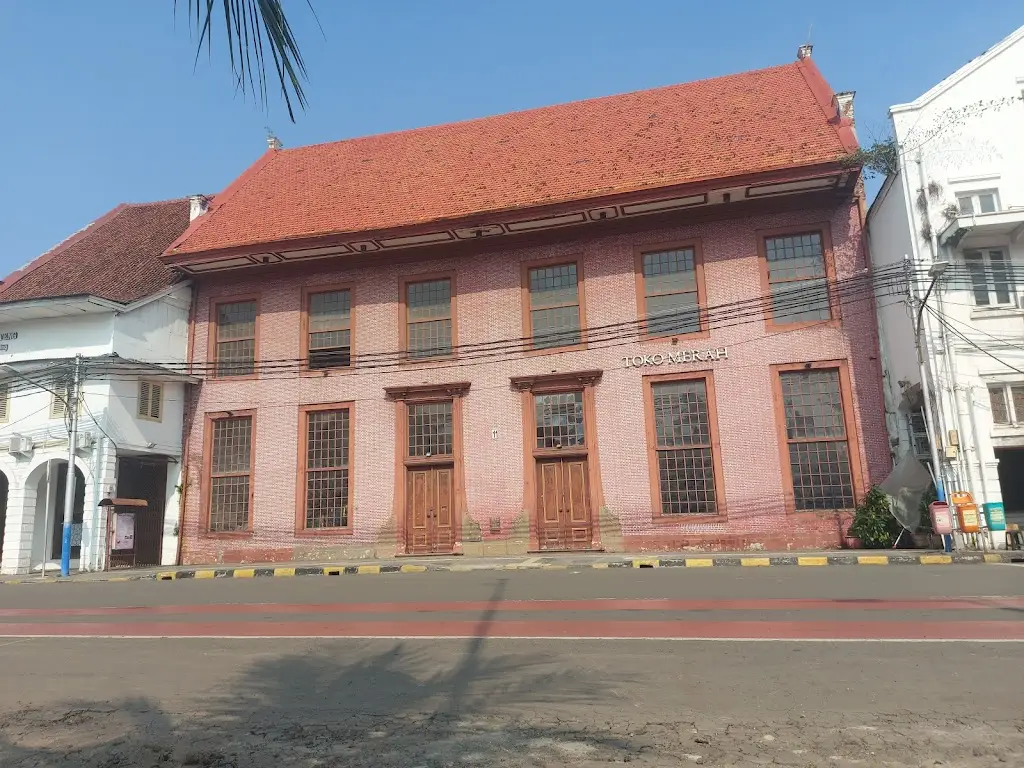 Toko Merah, Pinang Siang, Jl. Kali Besar Barat No.11 7, RT.7/RW.3, Roa Malaka, Kec. Tambora, Kota Jakarta Barat, Daerah Khusus Ibukota Jakarta 11230, Indonesia