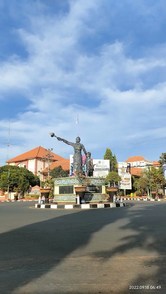 CM38+VCC Tugu Kartini, Jl. HOS. Cokroaminoto, Kauman, Kec. Jepara, Kabupaten Jepara, Jawa Tengah 59419, Indonesia