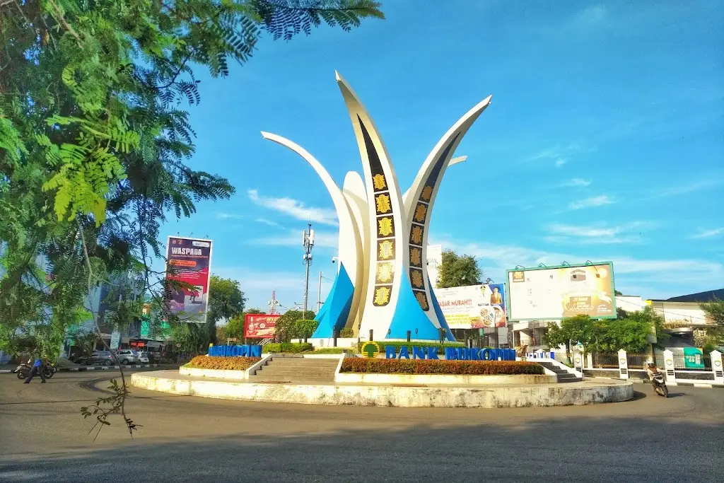 Tugu Simpang Lima Banda Aceh, JL. Sri Ratu Safiatuddin No.1 Simpang Lima, Banda Aceh, Laksana, Kuta Alam, Banda Aceh City, Aceh 13430, Indonesia