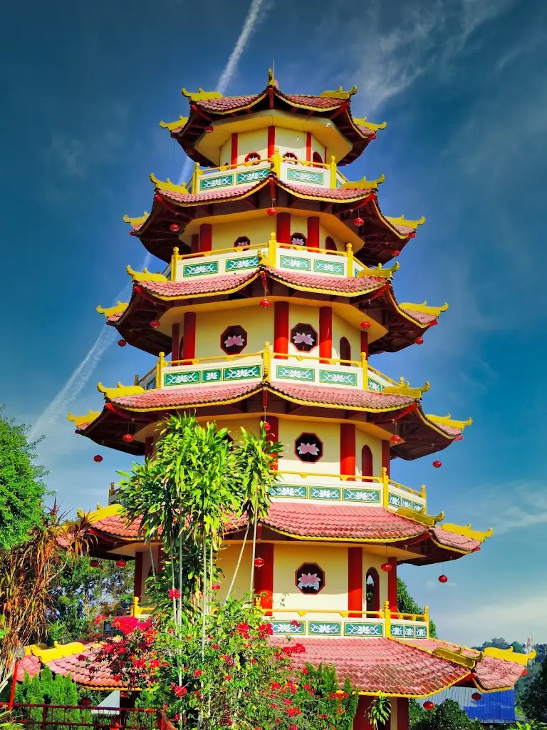 Vihara Buddha Jayanti, Jl. Jend. Ahmad Yani No.49, Klakublik, Distrik Sorong, Kota Sorong, Papua Bar. 98415, Indonesia