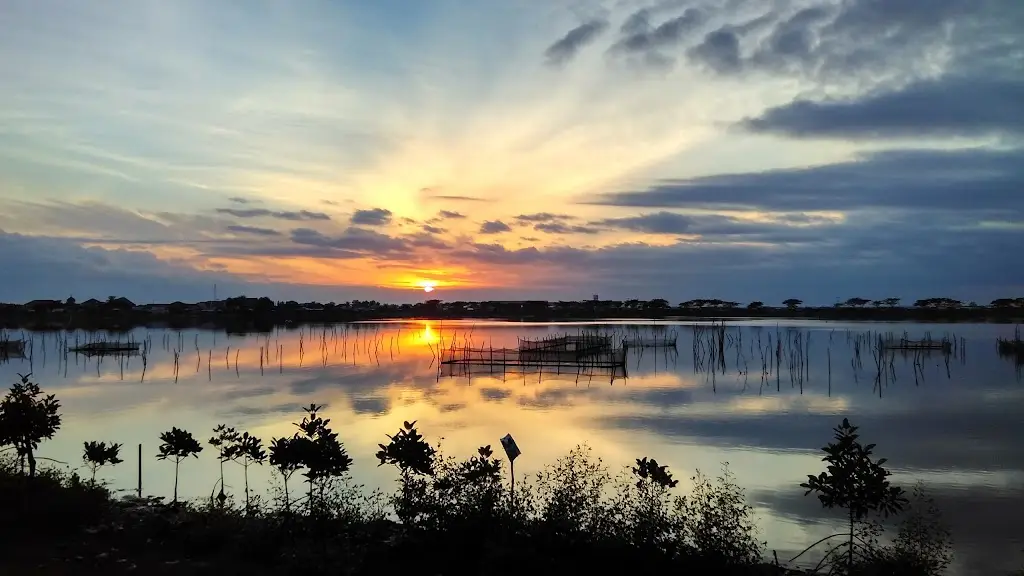 54CV+GP7 Waduk Kota Lhokseumawe, Mon Geudong, Kota Lhokseumawe, Aceh 24355, Indonesia