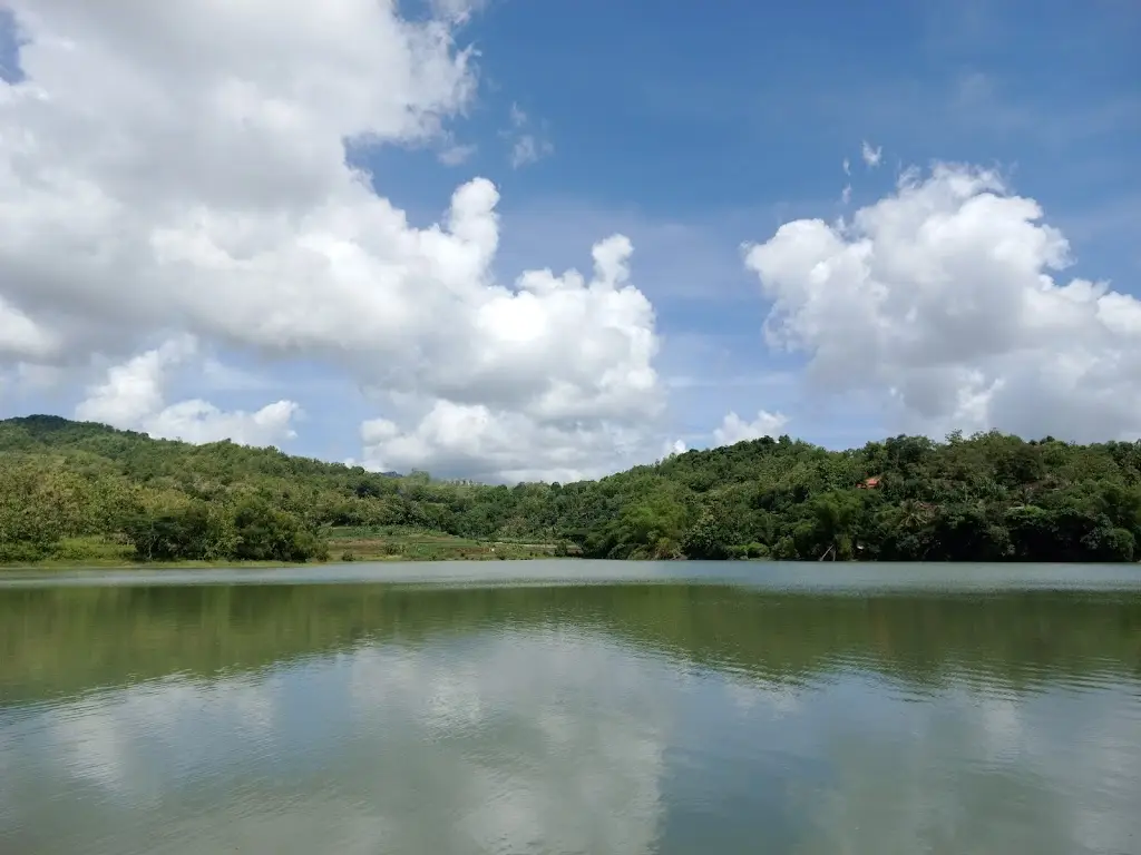 2R4J+WHR Waduk Song Putri, Songpuri Kulon, Sindukarto, Kec. Eromoko, Kabupaten Wonogiri, Jawa Tengah 57663, Indonesia