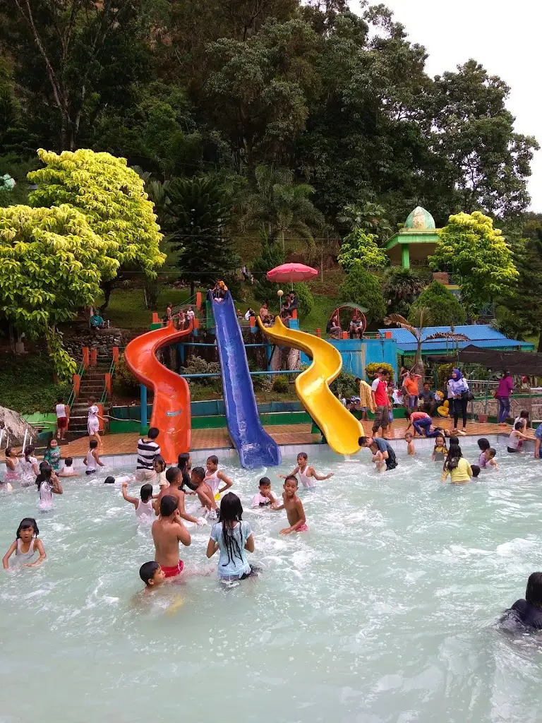 7QVW+7F9 Waterboom Sawahlunto, Jl. Lintas Sumatera, Muaro Kalaban, Kec. Silungkang, Kota Sawahlunto, Sumatera Barat 27435, Indonesia