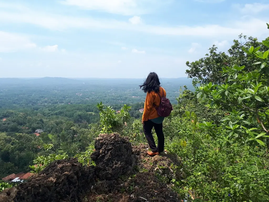 XWGJ+4X5 Wisata Bukit Geger, Laok Kunong, Geger, Kec. Geger, Kabupaten Bangkalan, Jawa Timur 69152, Indonesia