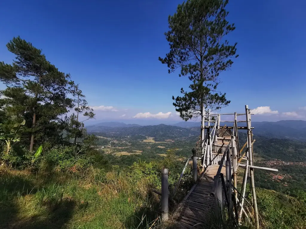 Wisata Bukit Panembongan, Tembong, Kec. Garawangi, Kabupaten Kuningan, Jawa Barat 45571, Indonesia